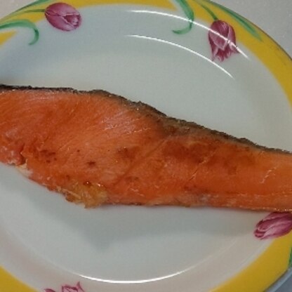 くっくこさん、レポありがとうございます♥️昼食用に鮭をフライパンで焼きました✨グリルあまり使わないので、レシピうれしいです♪いつもありがとうございます☘️